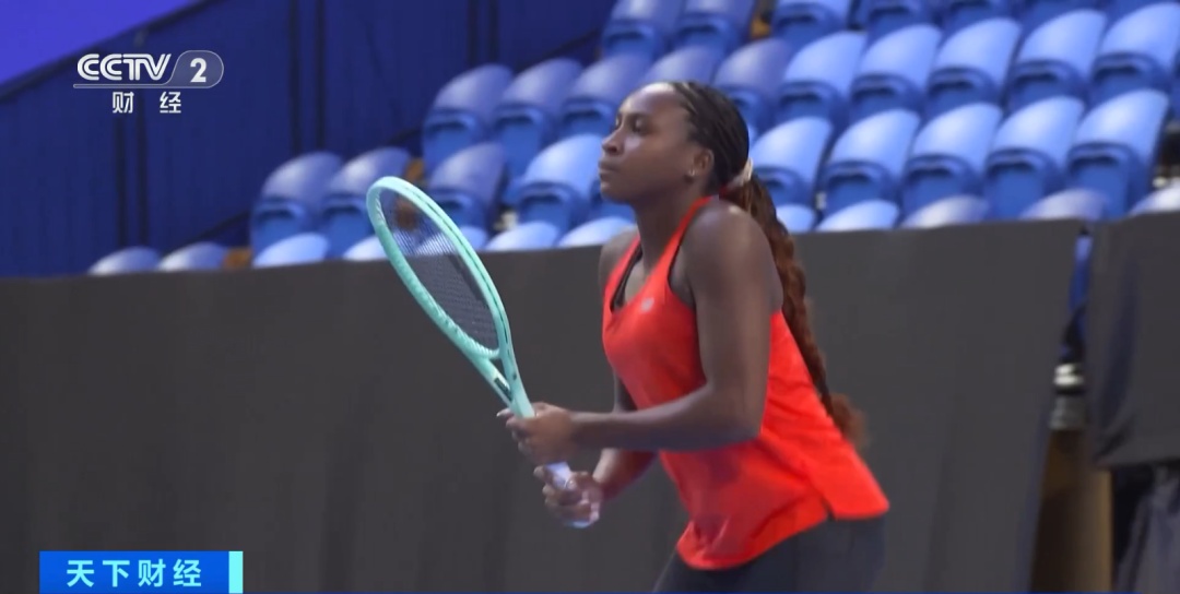 赛场上充满 赛场上充满