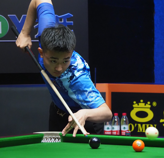 长达8年的 长达8年的